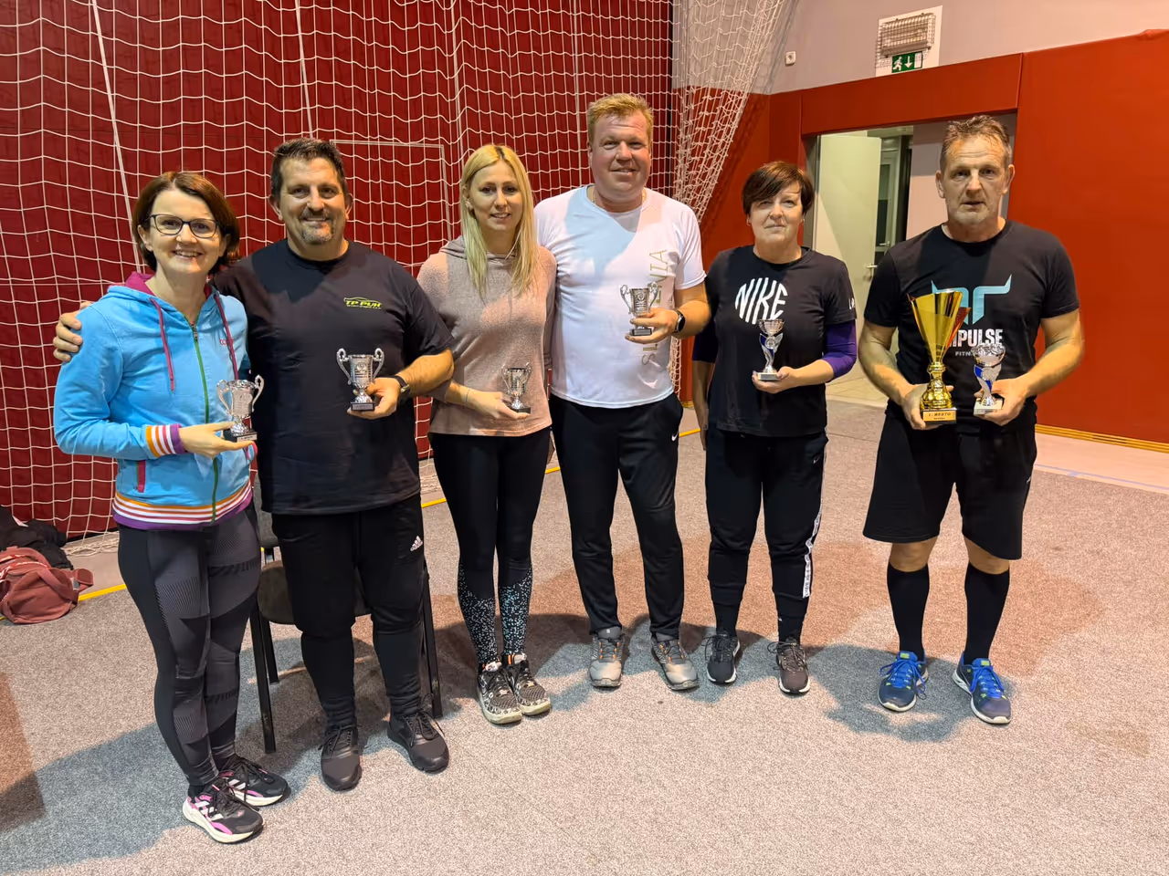 Slika zmagovalcev turnirja v namiznem tenisu.